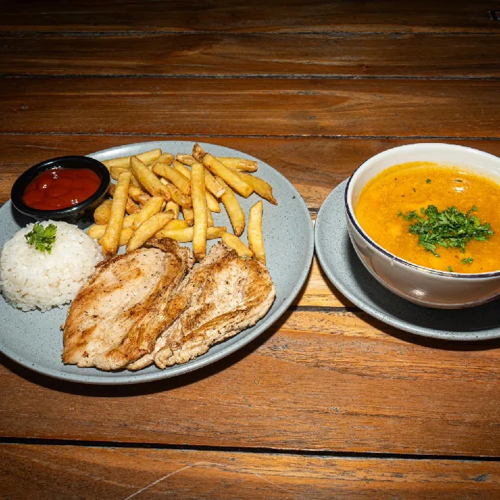 Menú infantil (pechuga de pollo) 