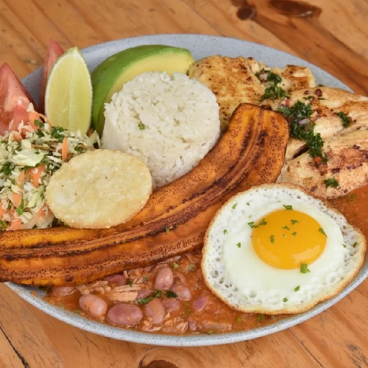 Bandeja Montañera con Pollo