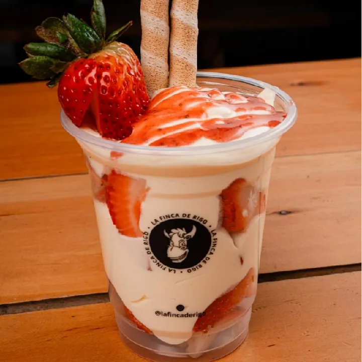 FRESAS CON CREMA