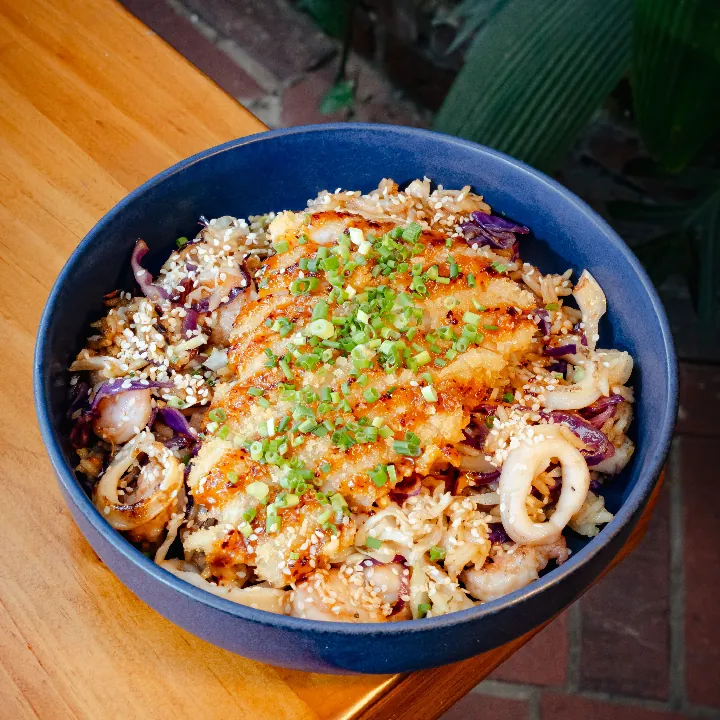 YAKIMESHI DE MARISCOS 