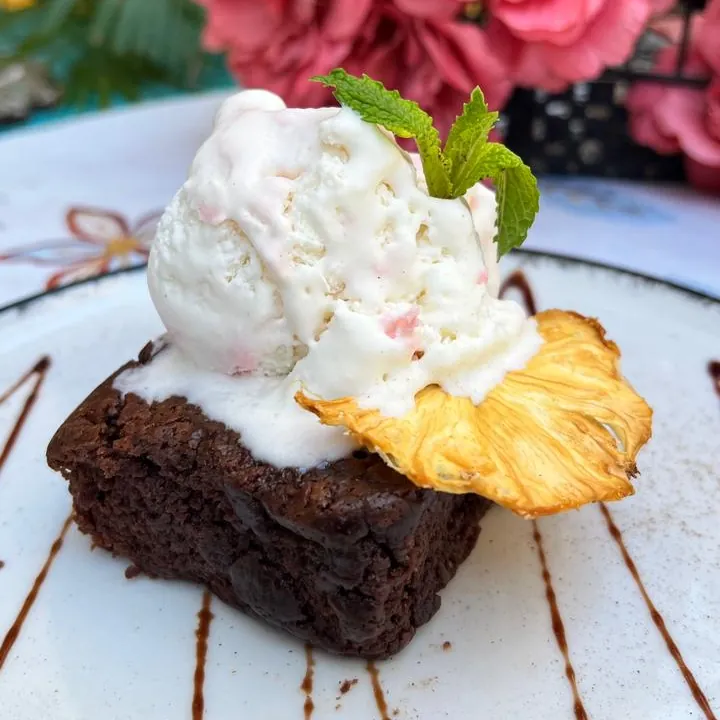 TORTA DE CHOCOLATE CON HELADO