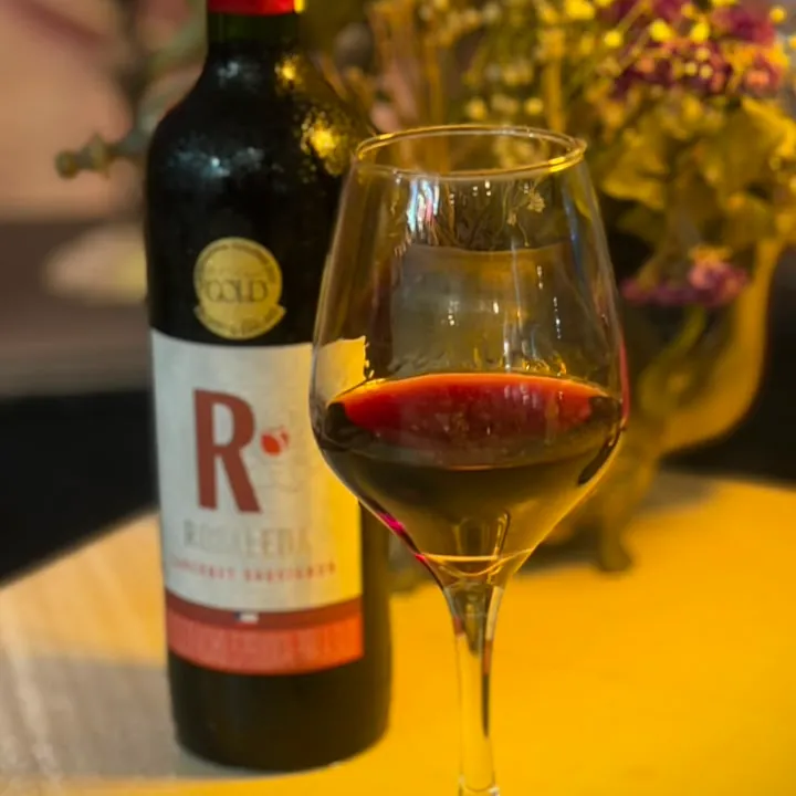 BOTELLA DE VINO DE LA CASA
