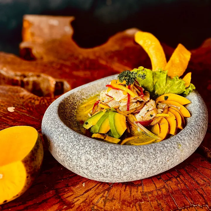 CEVICHE DE MANGO Y AGUACATE