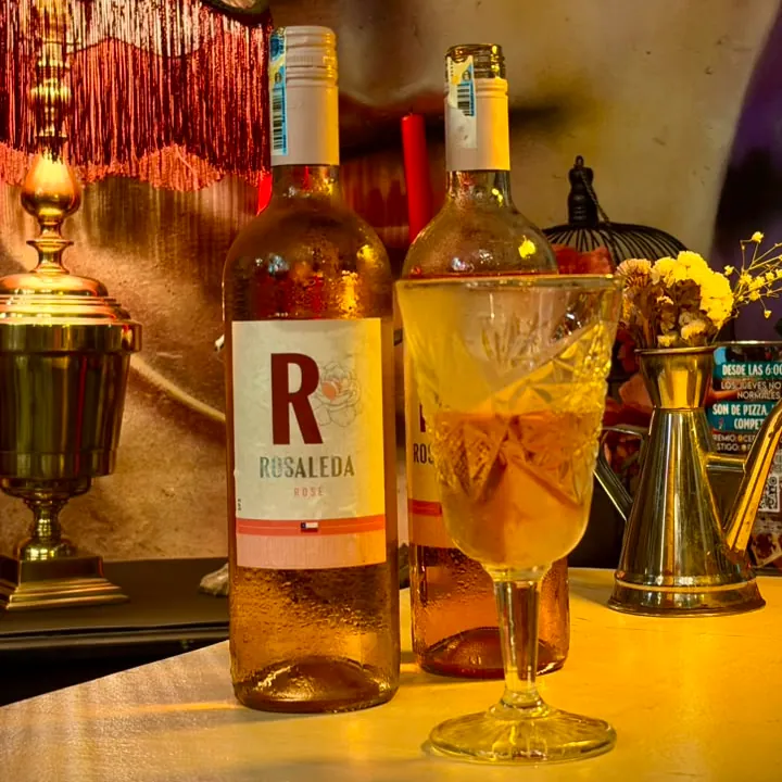 COPA DE VINO ROSADO