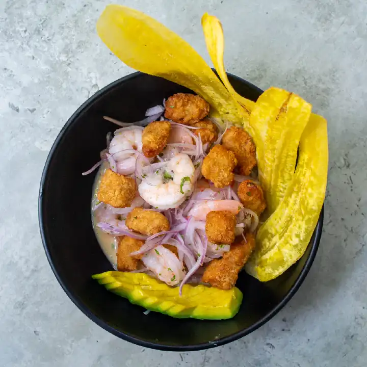 Ceviche de Camarón y Trozos Crocantes