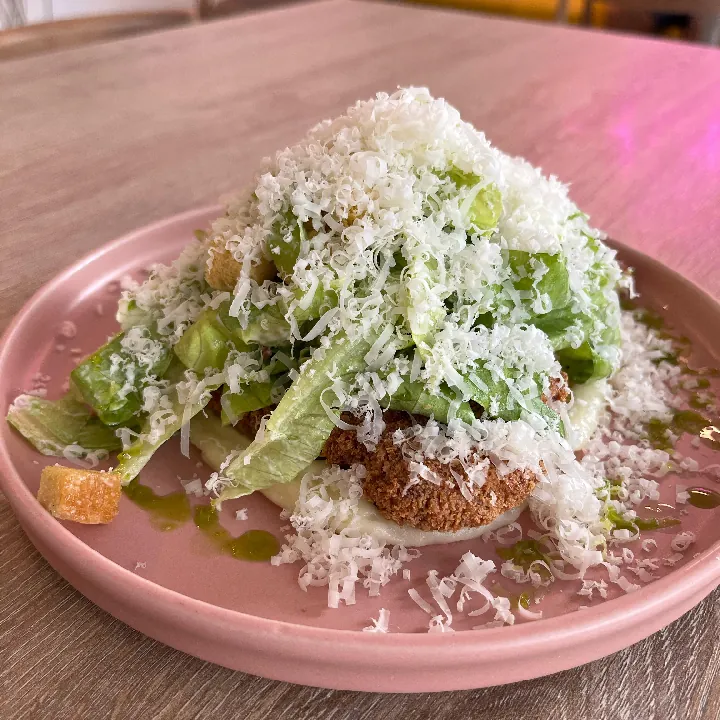 Pollo crispy & ensalada cesar