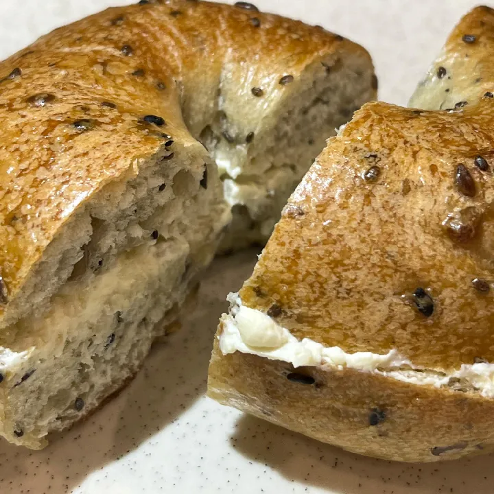 Bagel con queso crema