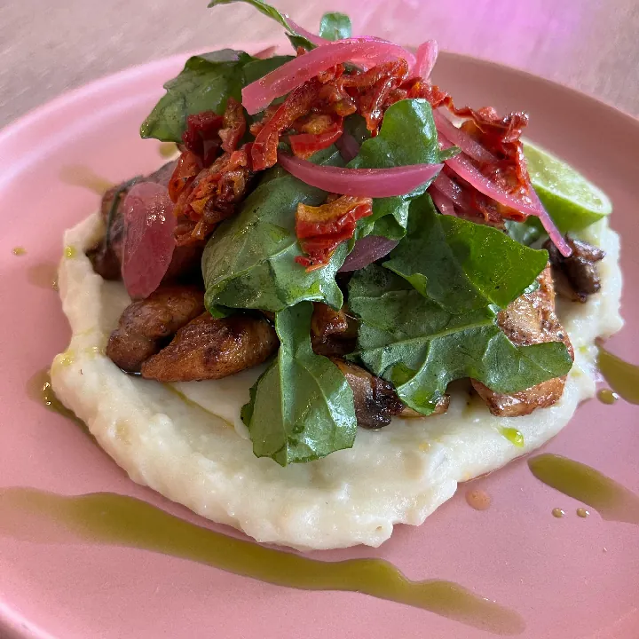 Pollo con pure y ensalada