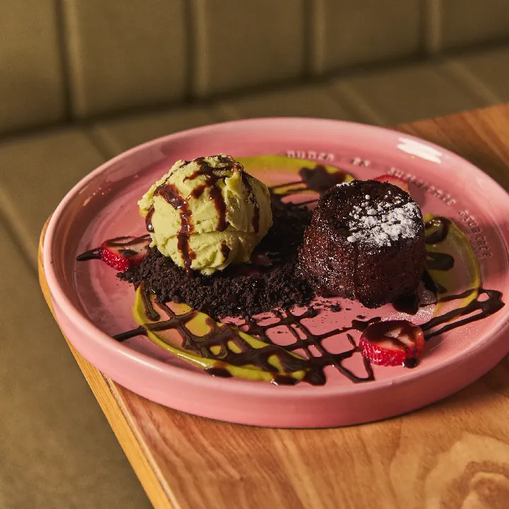 Torta de chocolate con helado