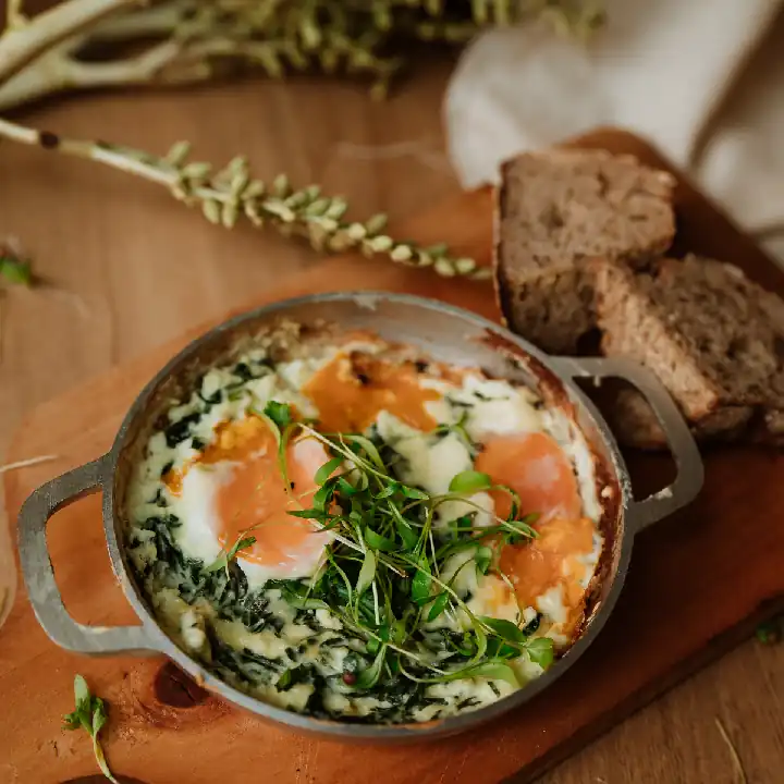 Huevos con espinaca