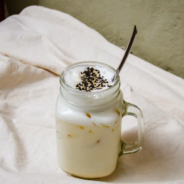 Ajonjolí latte helado