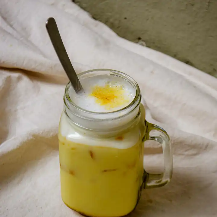 Leche dorada helada