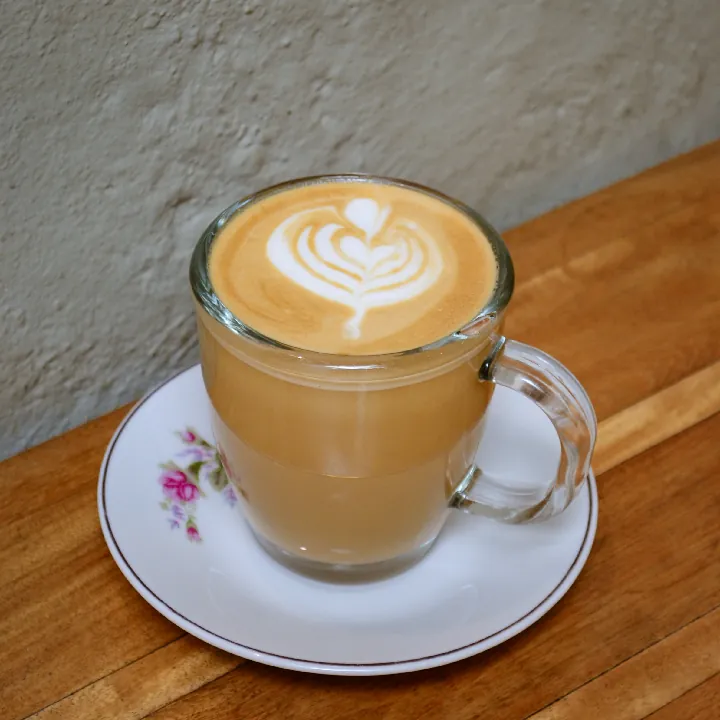 FLAT WHITE