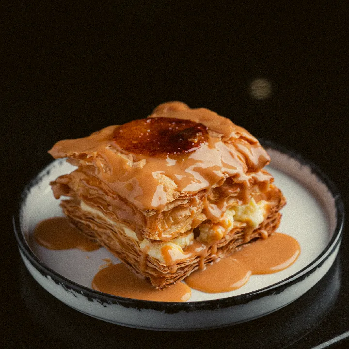 MILHOJAS CON SALSA DE AREQUIPE