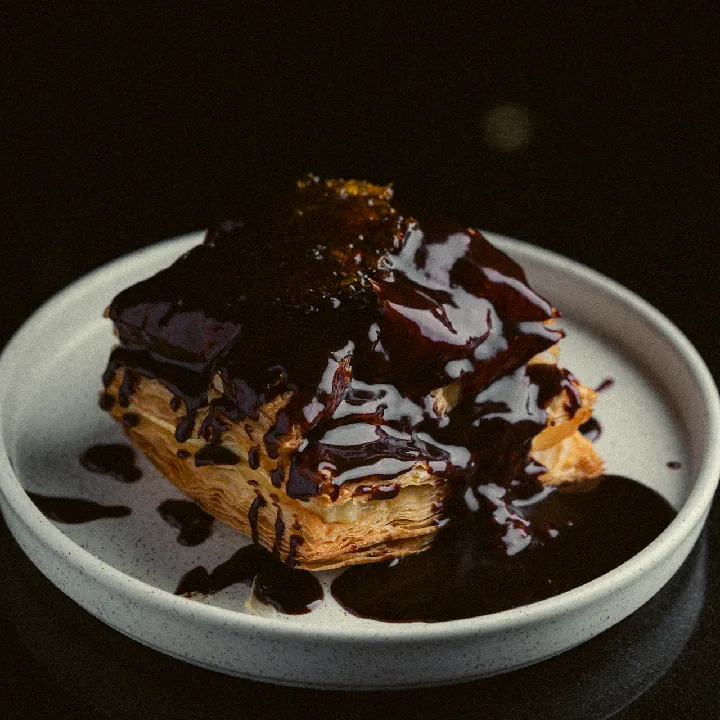 MILHOJAS CON SALSA DE CHOCOLATE
