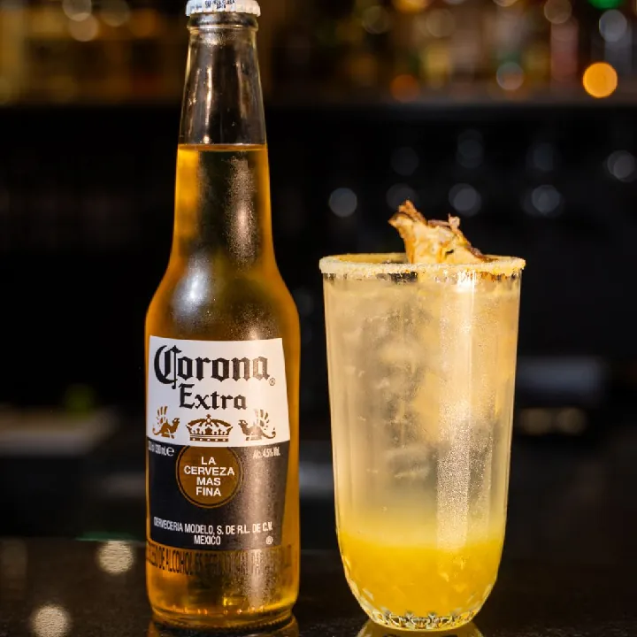 CÓCTEL REFAJITOS PIÑA MARACUYA