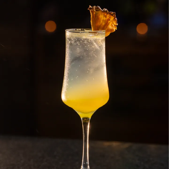 CÓCTEL DOSES AND MIMOSAS PIÑA MARACUYÁ