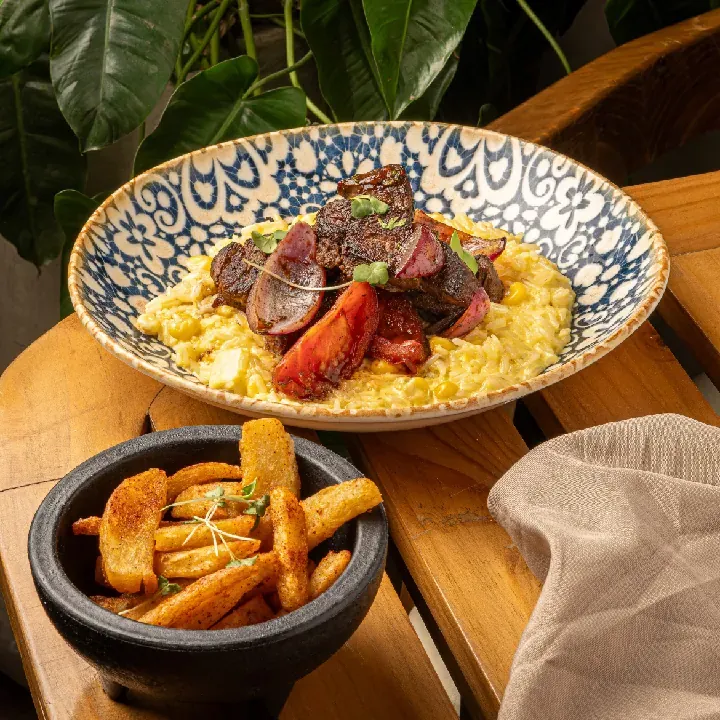 Lomo Saltado en Cremoso de Choclo