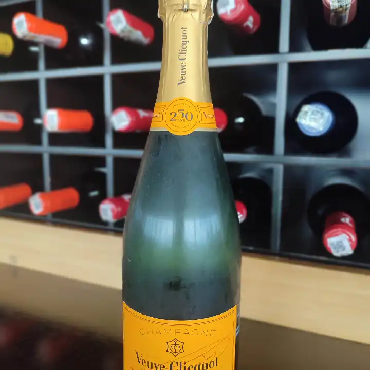 CHAMPAGNE VEUVE CLICQUOT BRUT