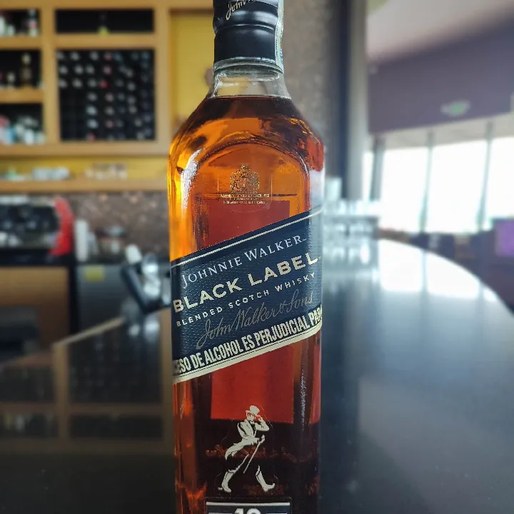 WHISKY JOHNNIE WALKER BLACK LABEL