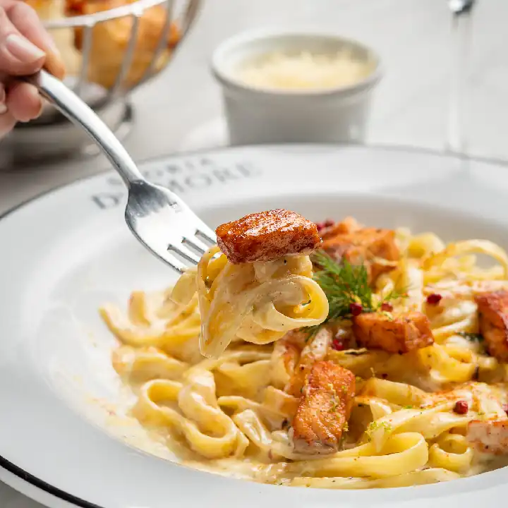 PASTA ALFREDO CON SALMÓN