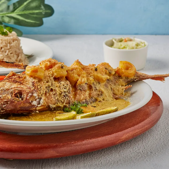 Pescado en Salsa de Camarones