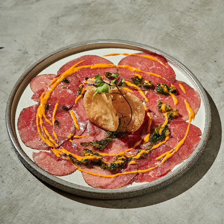 CARPACCIO DE AREPA CON CARNE