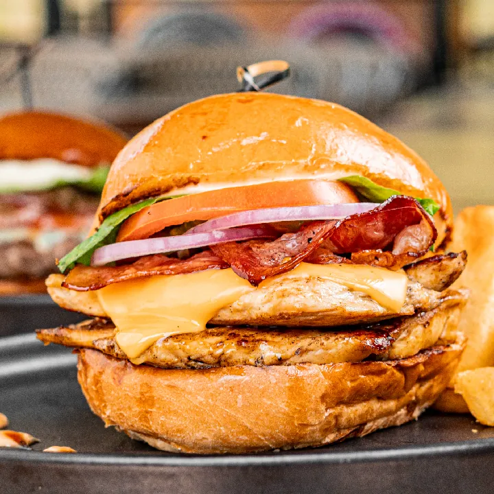 CHICKEN BURGER