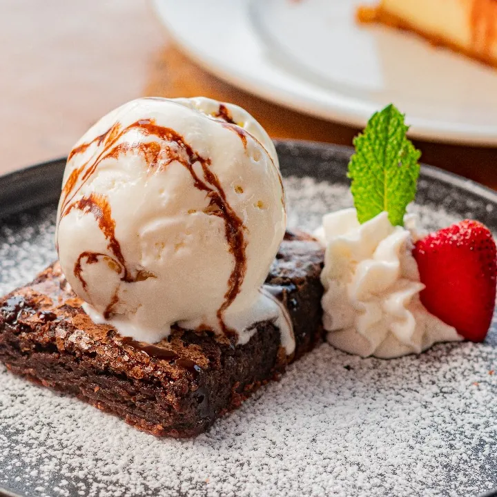 BROWNIE CON HELADO