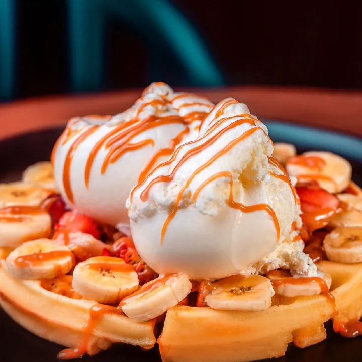 WAFFLES CON HELADO