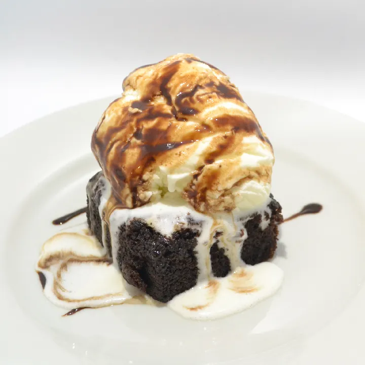 BROWNIE CON HELADO