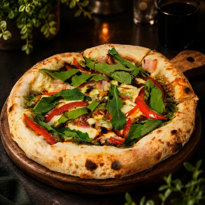 PIZZA TOCINO Y PESTO