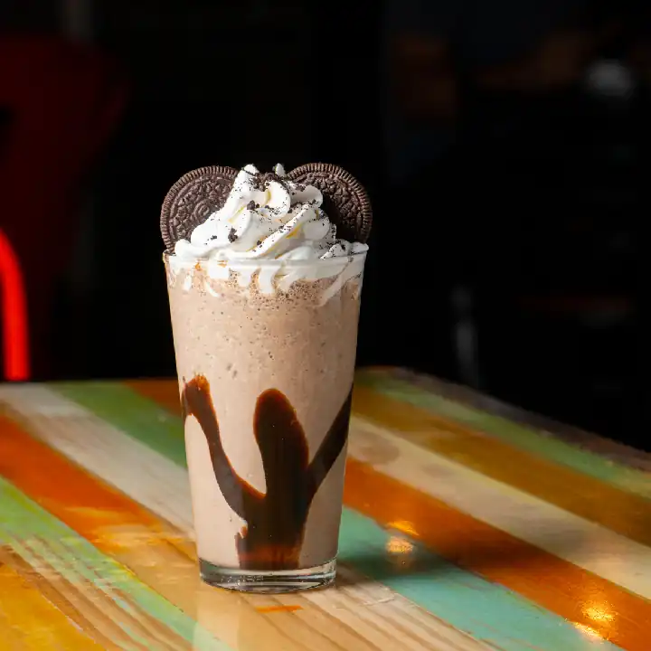 COOKIES AND CREAM