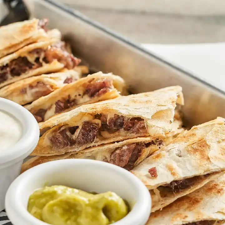 QUESADILLA DE CHURRASCO