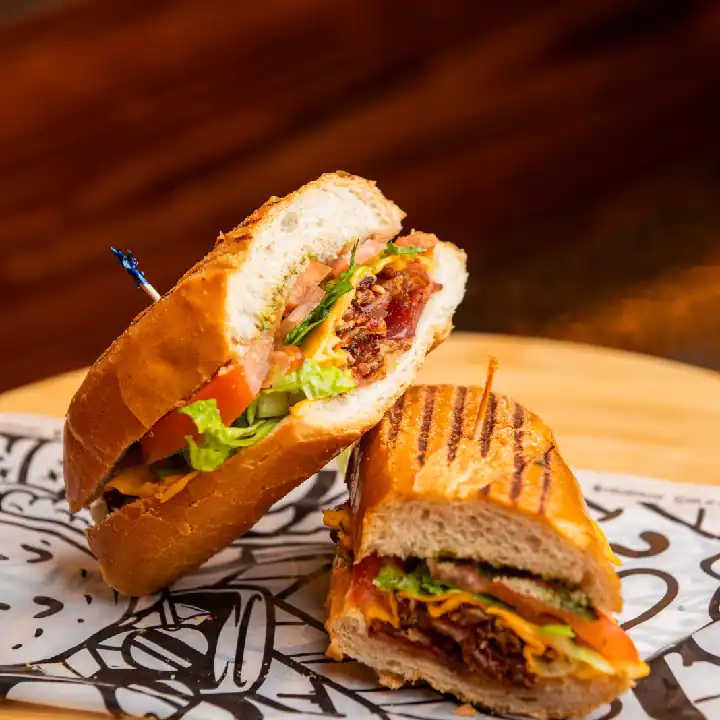 SANDWICH TOCINETA & QUESO