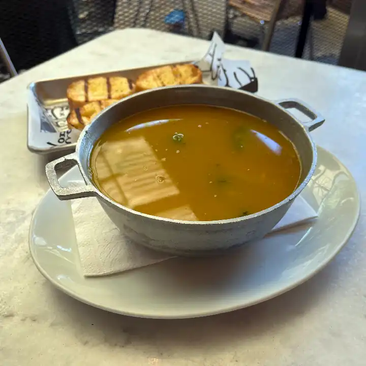 SOPA DE POLLO Y VEGETALES