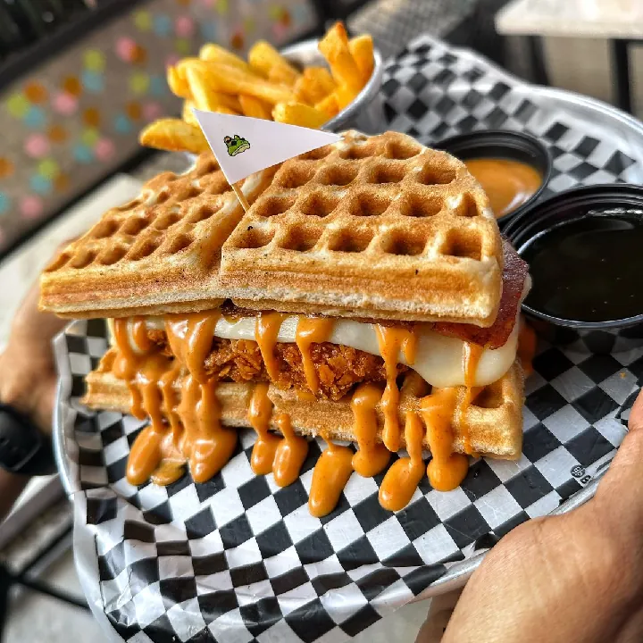 CHICKEN WAFFLE