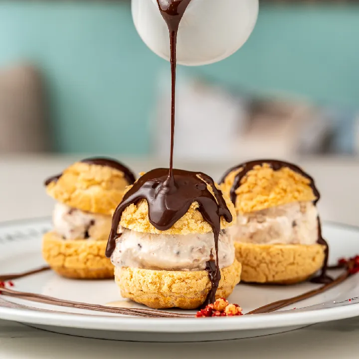 PROFITEROLES DE BAILEY'S