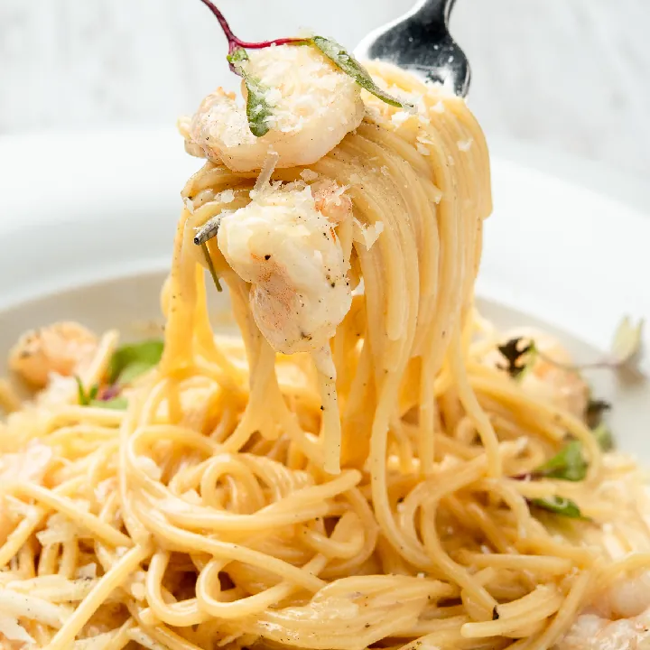 ALFREDO  CON CAMARONES 