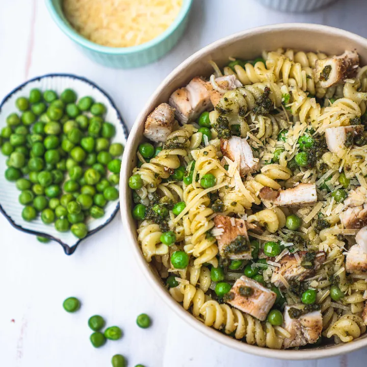 Fusilli al Pesto & Pollo a la Parrilla