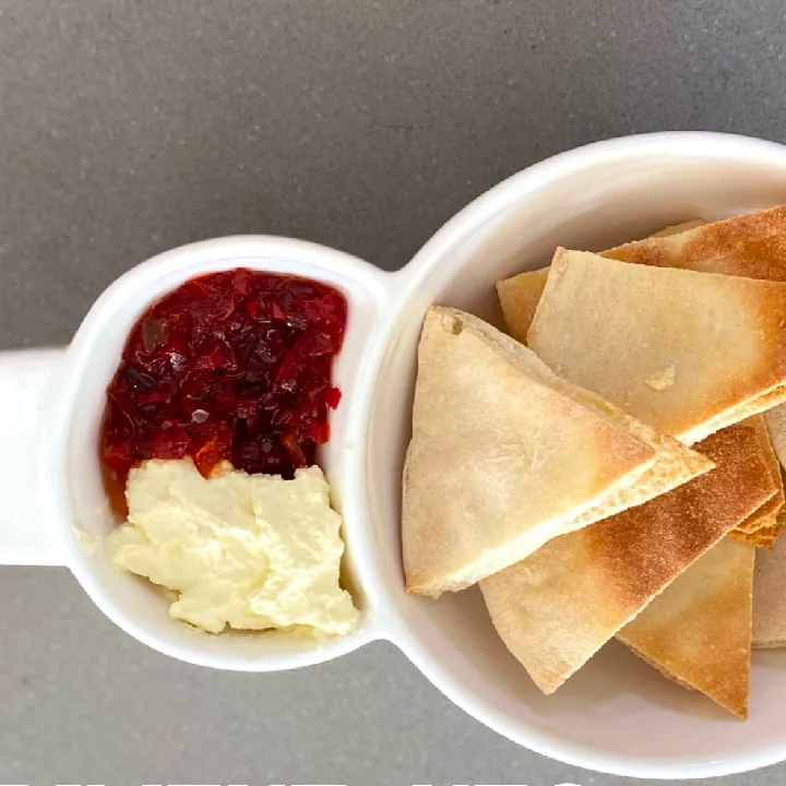 Dip de Pimenton Agridulce & pan arabe