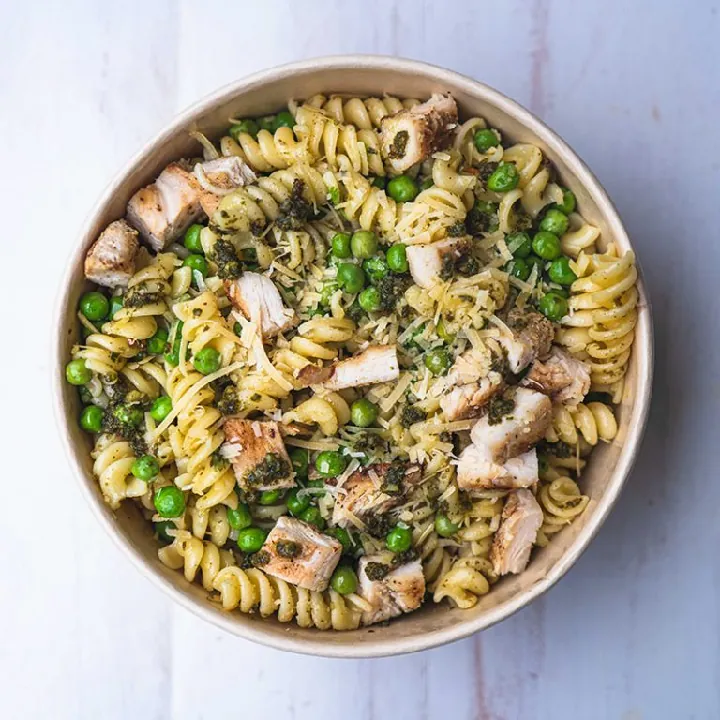 FUSILLI & POLLO AL PESTO