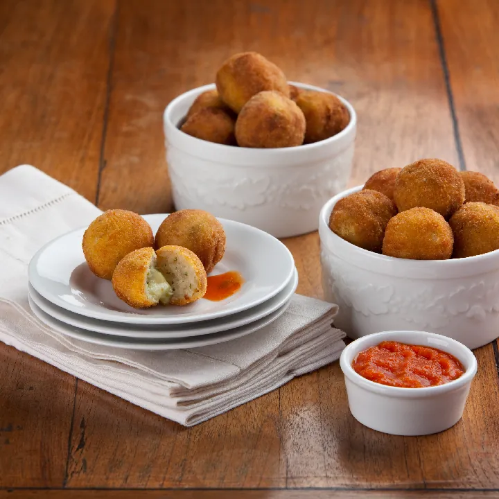 Bolitas de Risotto con salsa Napolitana 