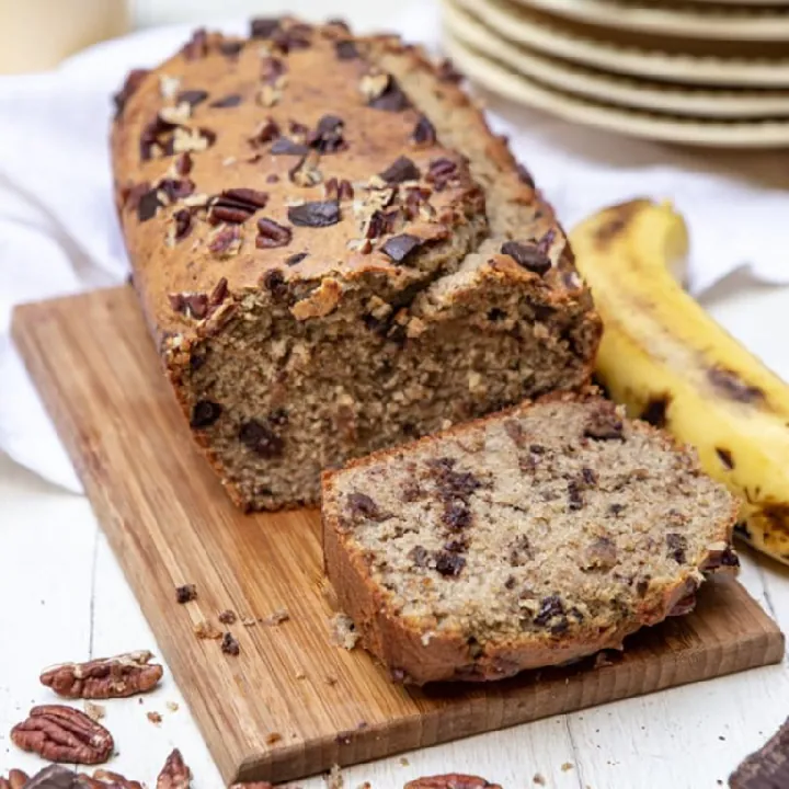 TORTA DE BANANO Y CHOCOLATE Y PECANAS