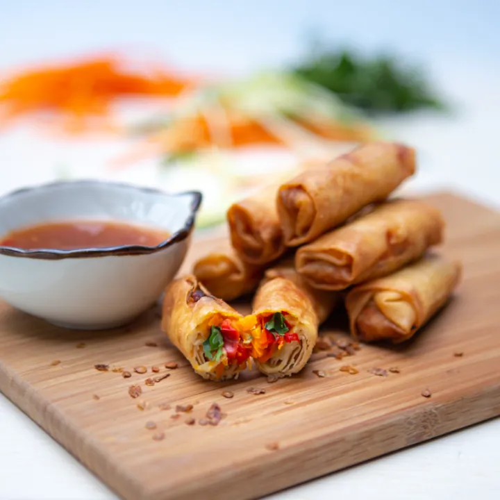 Rollitos Primavera con salsa Thai 