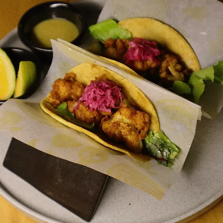 TACOS DE COLIFLOR TEMPURA