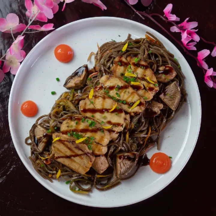 Yakisoba de pollo