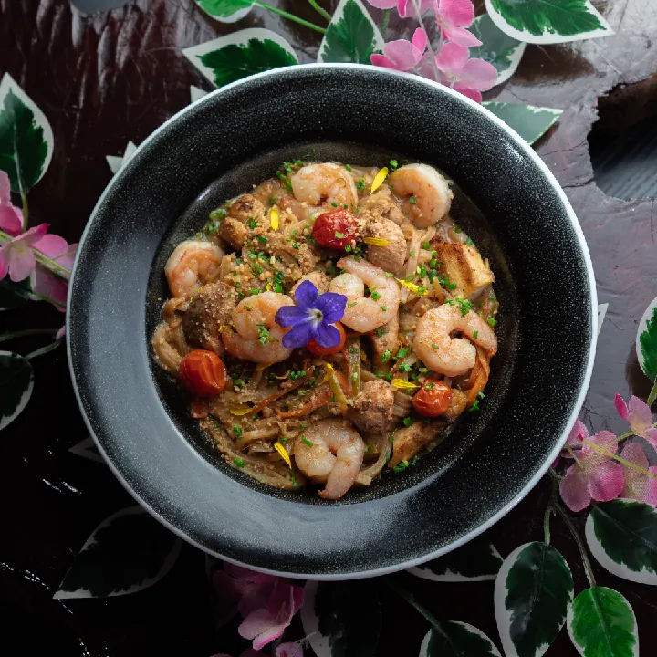 Pad thai camarón y pollo 