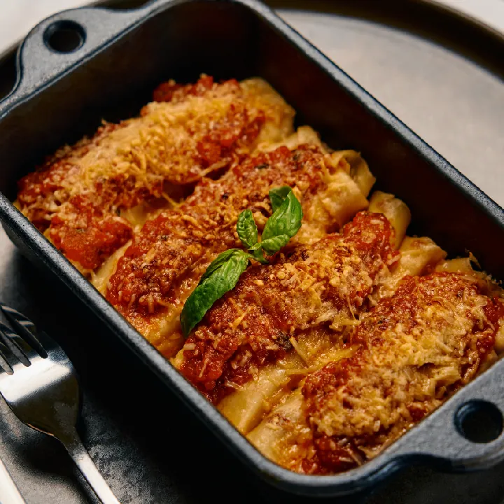 Meat or chicken cannelloni