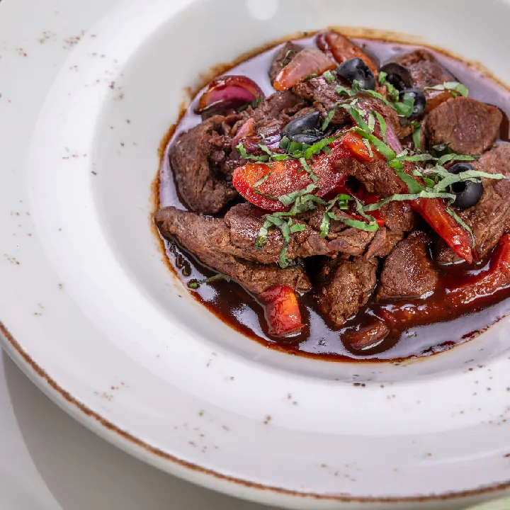 Mediterranean lomo saltado